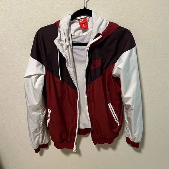 Women’s Nike Windrunner - Picture 3 of 5